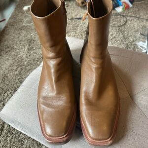 Vince size woman’s 11. Worn handful of times. Great boot. Water repellent.